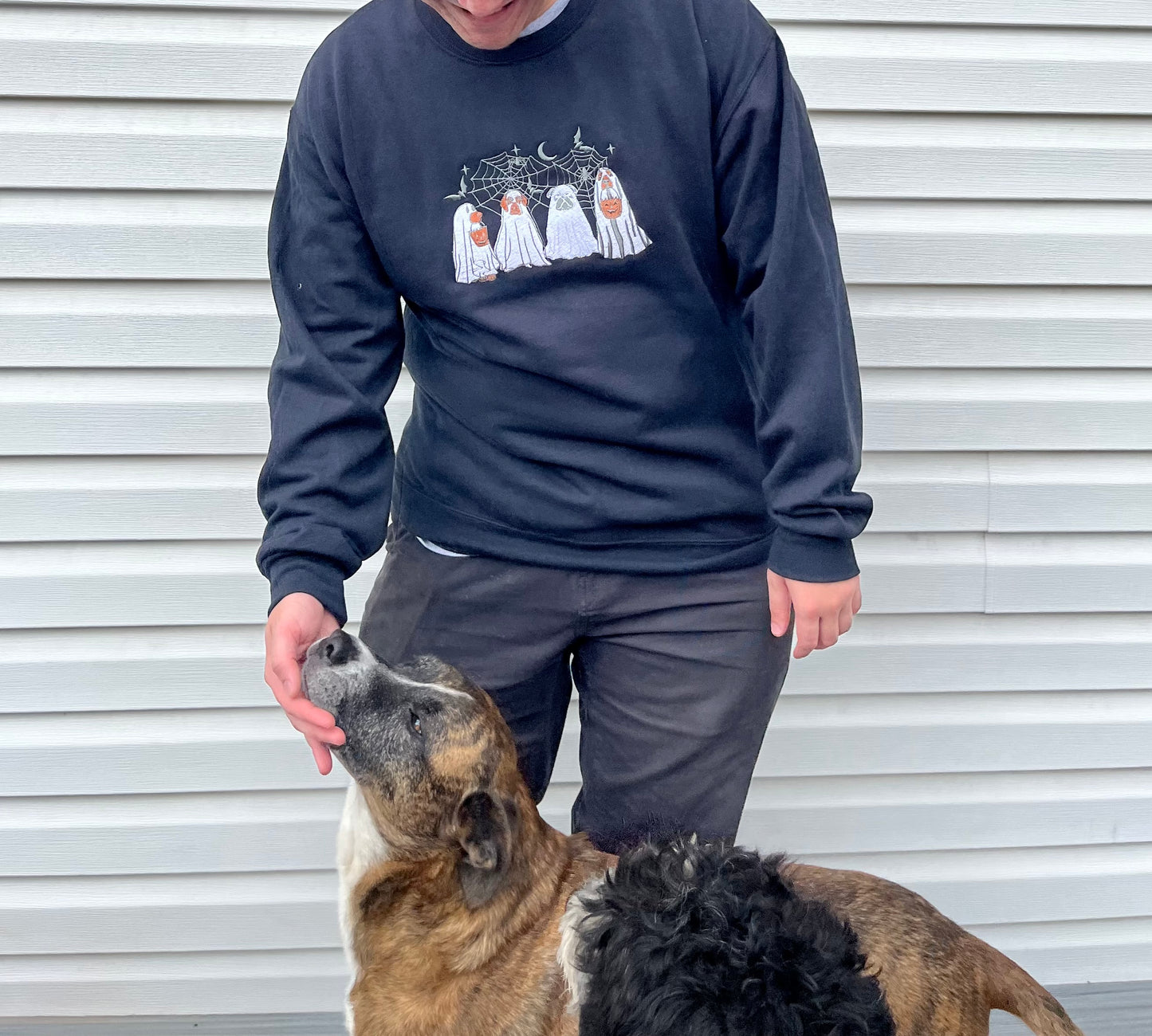 Ghost dogs embroidered crewneck