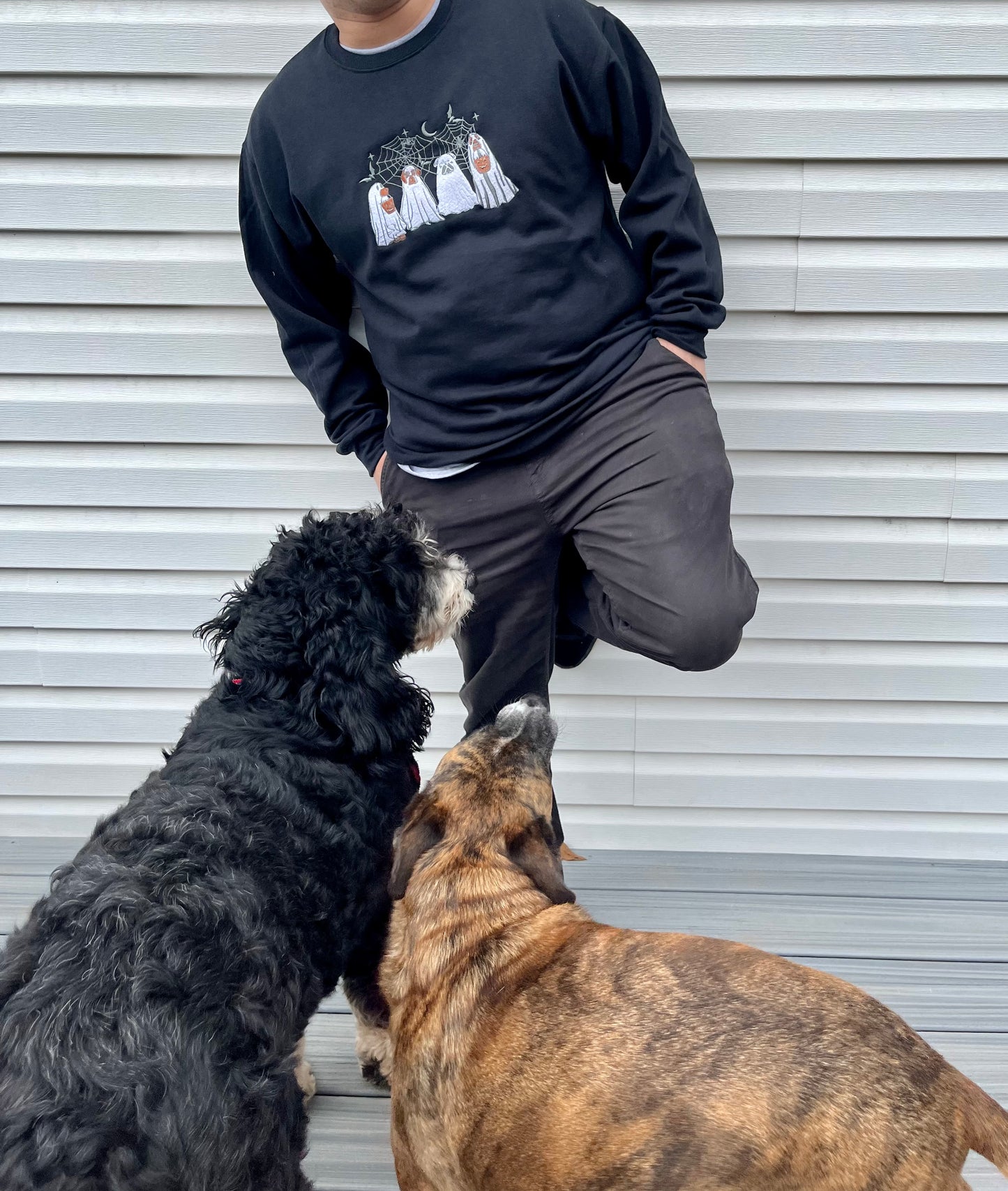 Ghost dogs embroidered crewneck