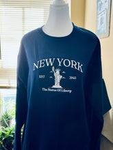 Load image into Gallery viewer, Embroidered crewneck sweatshirt New York City Statue of Liberty
